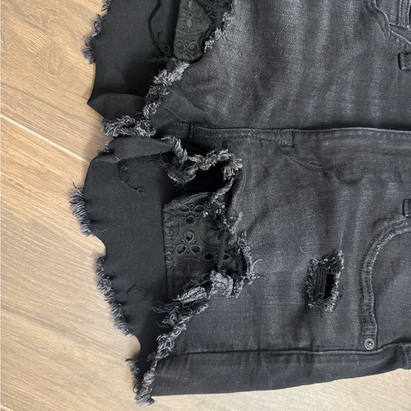 American Eagle Size 8 Distressed Black Denim Shorts - Picture 2 of 7